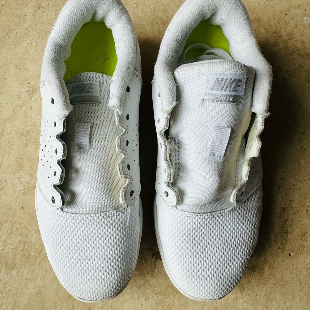 Nike Cheer Shoes Girls’ Size Y1